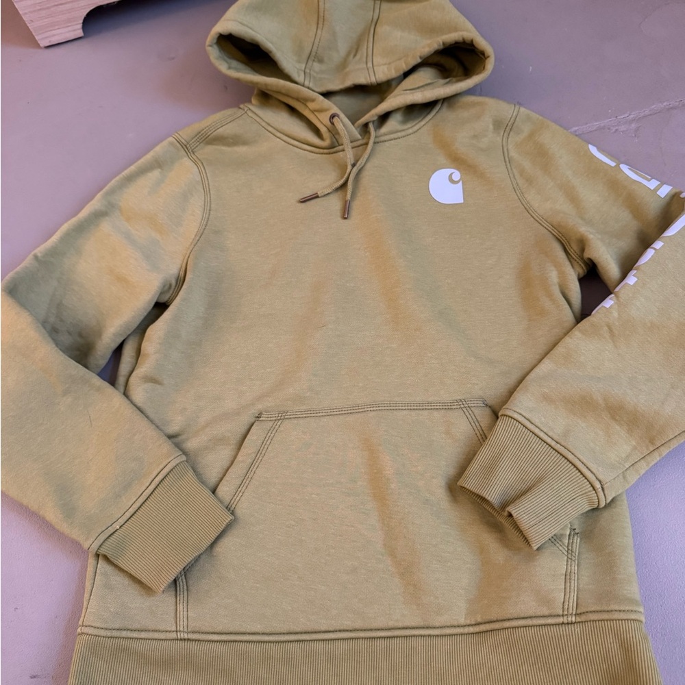 Carhartt hoodie women’s medium